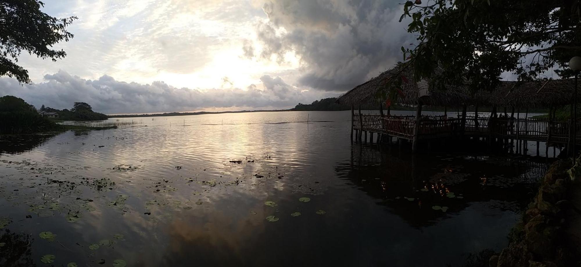Lake Resort Bolgoda Wadduwa Exterior photo